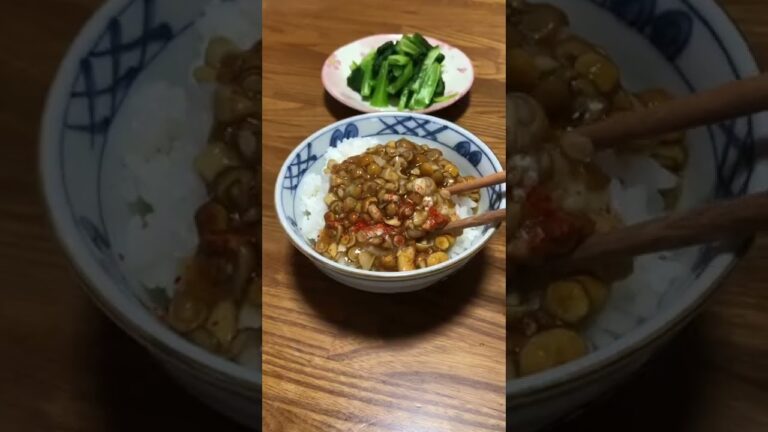 とろ〜り極小とろろなめこがご飯の上に