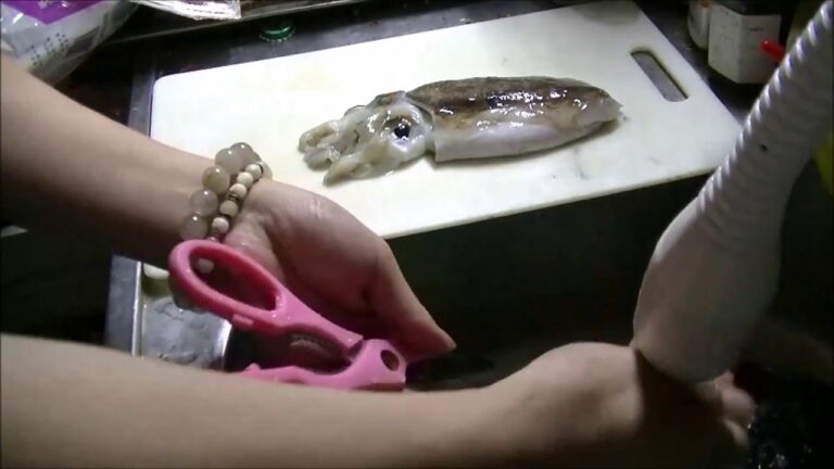 甲イカさばいて、今夜はお刺身☆（イカ・まぐろ・アボカド）【あっちゃん☆’sキッチン】