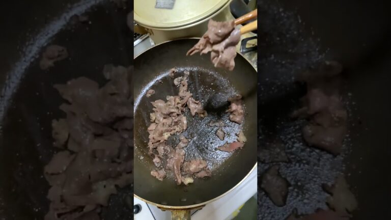 トマトジュースやカットトマト余ったなら🍅→お肉(鳥、豚、牛)炒めてハヤシライスにする🍚