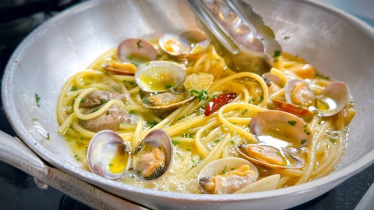 【永久保存版】基本のボンゴレビアンコ｜スーパーの安いアサリを美味しくする方法！