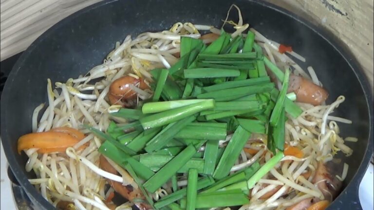 ニラともやしの豆板醤炒め。#japanese #food #cooking #home