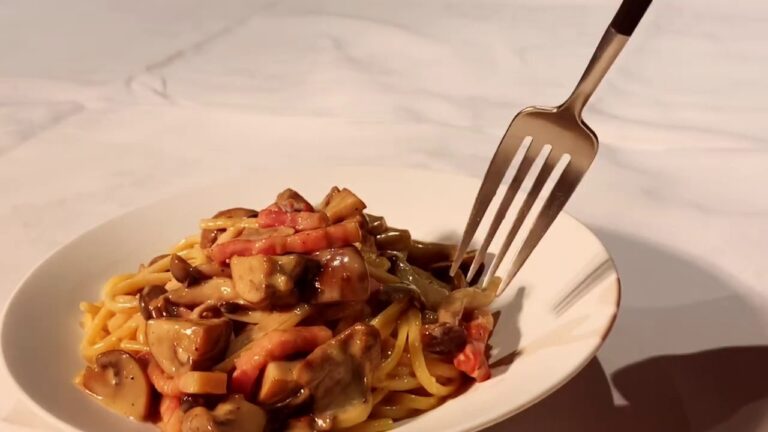 【プロが教える】 お家で作れる本格パスタ！ポルチーニ茸とたっぷりキノコのクリームソースのスパゲティ