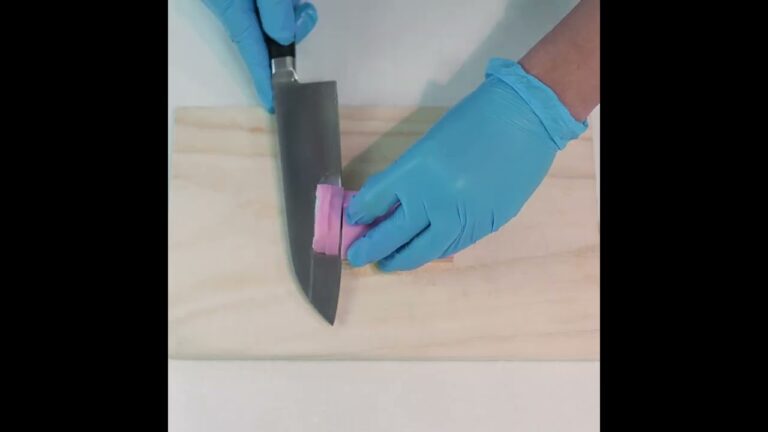 名古屋めしの山本屋総本家の味噌煮込うどん。超高速調理（スクエア）