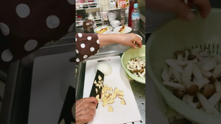 ９３歳おばあちゃん 今朝の味噌汁は、さつまいも🍠、シメジ、玉葱、信州山田温泉風景館の味噌