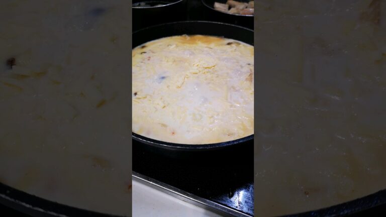 冷蔵庫の残りかき集めたら絶品チーズリゾットでけました。