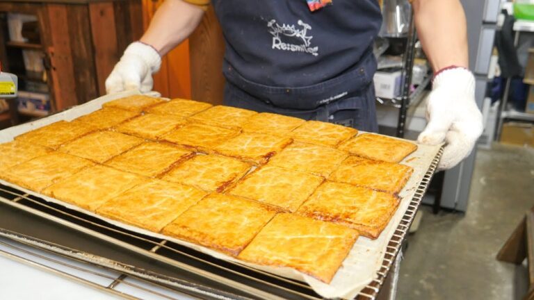 焼き立てパイと季節のフルーツで彩る、絶品欲張りパフェの作り方