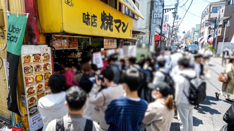 １日４００合使う爆盛り学生弁当屋の一瞬で完売する昼営業に密着。大阪奈良グルメ６選。