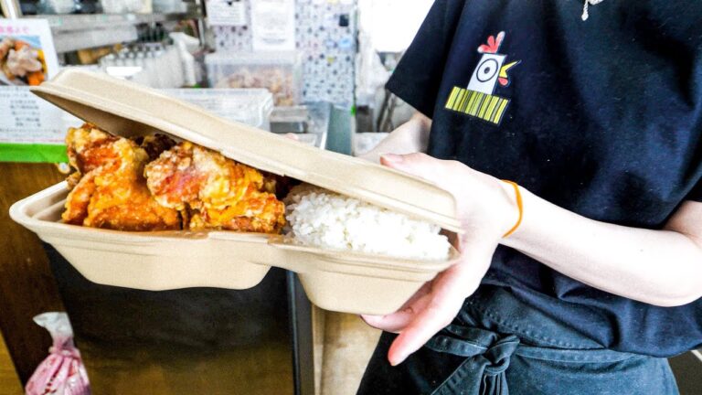 衝撃のデカ盛り！美人店員が魅せる最強コスパの爆盛り唐揚げ弁当がヤバすぎた…！