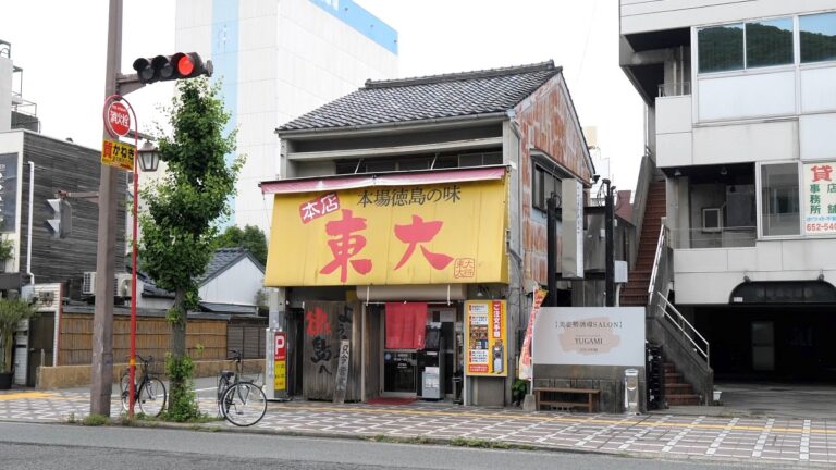 バリバリ働く看板女将ラーメン爆速提供で１日に２４００杯提供する！