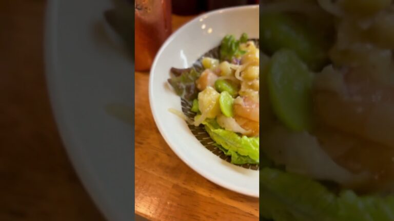 本日のサラダは気まぐれシェフのペペロン、さつまいもとそら豆のエビサラダ