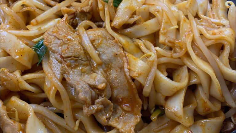 豚肉の韓国風焼きそば，焼きうどん甘辛ソースでお酒の当てにも食事の代わりにも最高