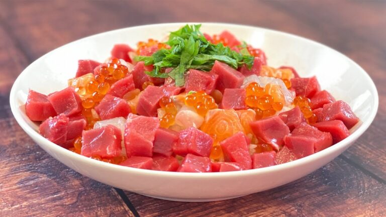 本マグロ・鯛・サーモン・いくらの海鮮ちらしの作り方 How to make tuna, sea bream, salmon and salmon roe on bowl of rice