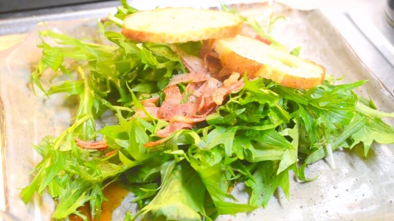 水菜とベーコンの和風サラダの作り方　　How to make potherb mustard salad with bacon and banquet on top
