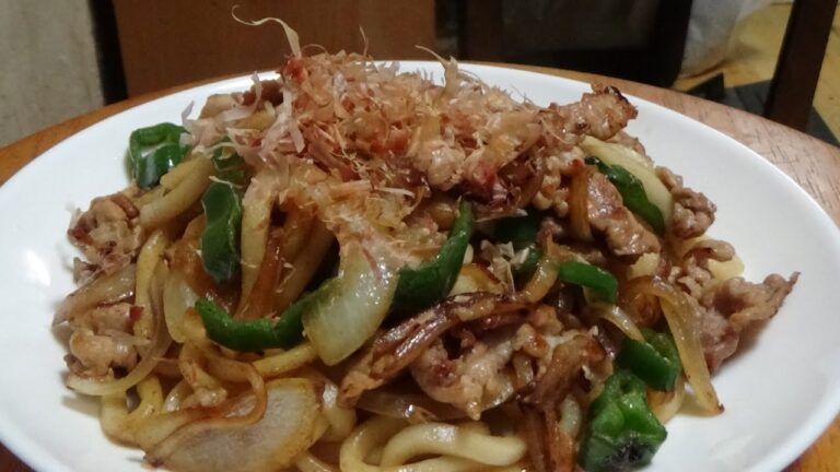 とっても美味しい！焼きうどんを作って食べました！【飯テロ】