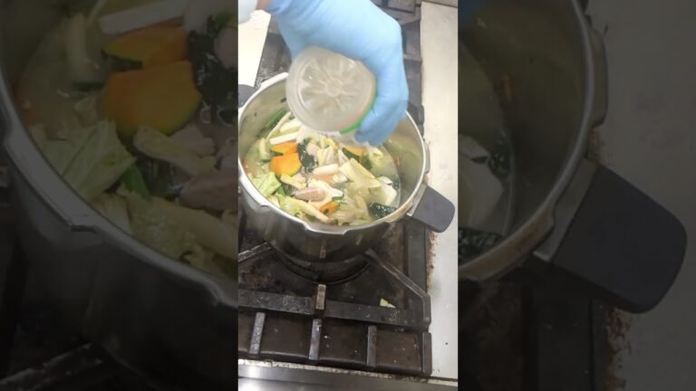 「とある日のお昼ごはんシリーズ」今回はパンプキンクリームシチューを作りました!具沢山のシチューが出来ました😄是非観に来て下さい!#自炊#お昼ごはん#クリームシチュー#パンプキンクリームシチュー#具沢山