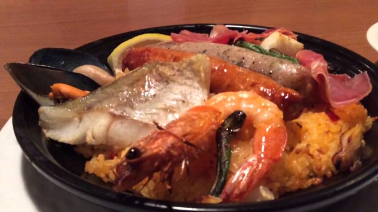 「大地の恵と海の幸で焼き上げた」情熱のミックスパエリア　ＣＯＣＯ’Ｓ（ココス）