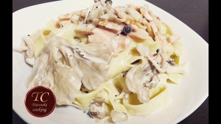 スモークサーモンとキノコのモッツァレラ入りクリームパスタ（Smoked salmon Mushroom and Mozzarella Cream Pasta)