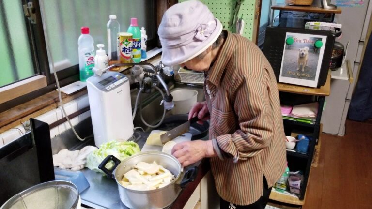 2019.04.16 ばぁちゃんの孫への料理教室 ばぁちゃん流 【筍の煮物、野菜炒め、本日の味噌汁】part① 4K 高画質