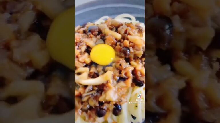 しめじと鶏そぼろの甘辛パスタ