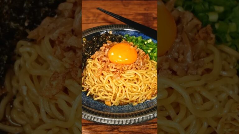 海外インスタバズレシピ 簡単ラー油まぜそばの作り方🍜 #shorts