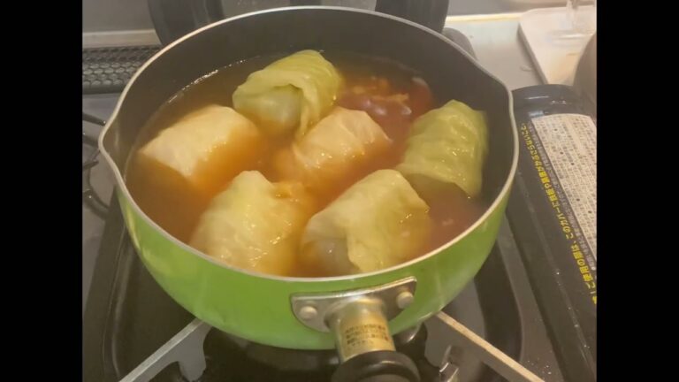 今回はロールキャベツのスープを作りました。自宅にコンソメとケチャップ、塩コショウがあれば簡単に作れますので毎日献立を考える方へ。今日の食卓の一品としてどーぞ。