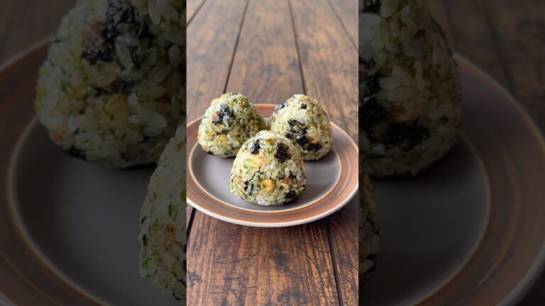 【Instagram500万再生‼️】韓国海苔と天かす鰹節青のりの混ぜおにぎり🍙