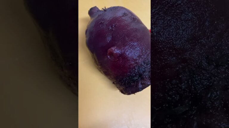 ボルシチ風🥣鶏手羽元と鶏もも肉のスープ