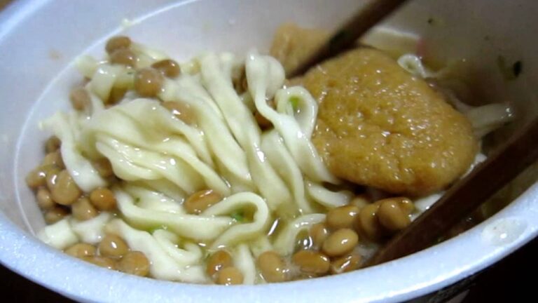 納豆に日清のどん兵衛 きつねうどん