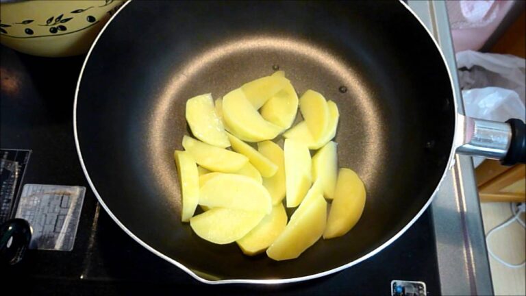 【レシピ】挽き肉じゃが～フライパン1つで作る!!新食感の肉じゃが～ How to make a meat and potatoes in a frying pan