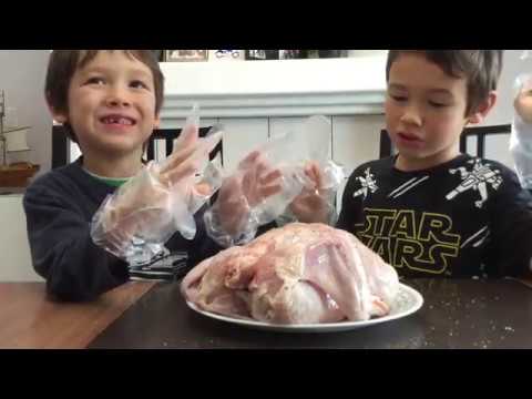 子供たちと、ビール缶を使って、チキンの丸焼きを作りました！　Beer Can Chiken!