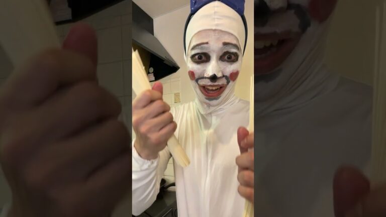 【飯テロ】ちいかわがラーメンより美味い冷やし醤油そうめんを作って食べます#shorts  #ちいかわ #飯テロ