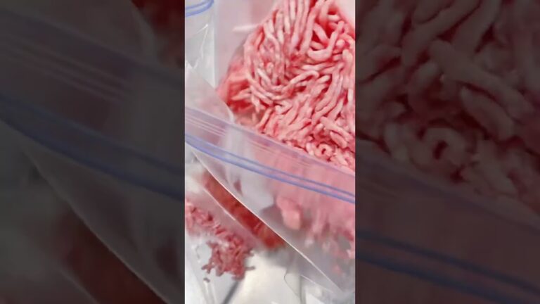 【音ありで見てみてw】やりたくなってしまった流行りのヤツ #冷凍食品  #冷凍保存  #ひき肉レシピ  #ひき肉 #ひき肉です #冷凍ストック  #ひき肉冷凍 #わたしのライフハック