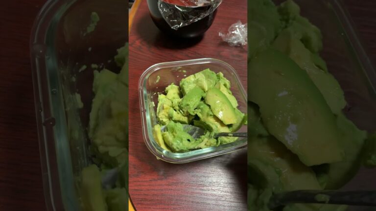 今日は”ヒガシマル“牡蠣だし醤油でアボガドと炊き込みご飯しました。美味しいわ！