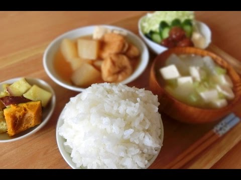 大根とがんもの煮物　目玉焼きウインナ