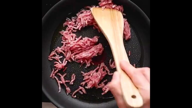 【10分で作れる】チャンネル登録100人達成へ「豚ひき肉と玉ねぎの甘辛丼　レシピ・作り方