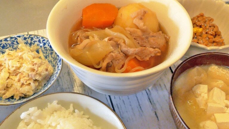 [ASMR Cooking]和食ごはん/土鍋で肉じゃがを作る cooking sounds