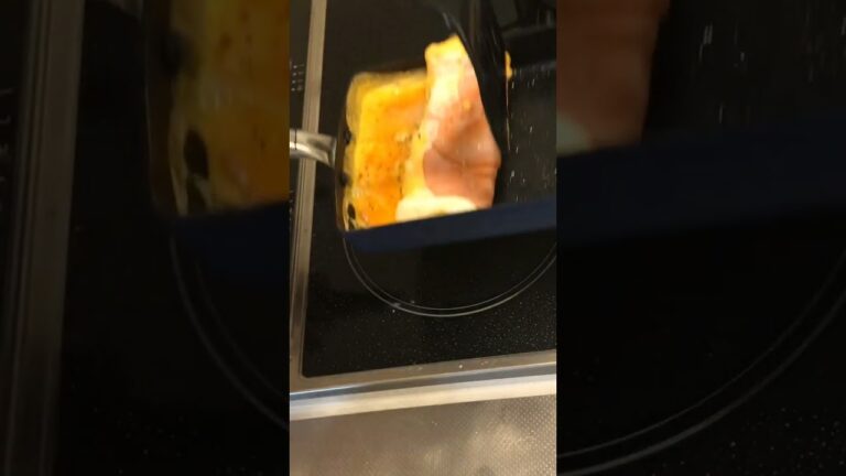 逆転の発想  ハムで卵巻いちゃう とろとろ玉子焼き【深夜の飯テロ】#short