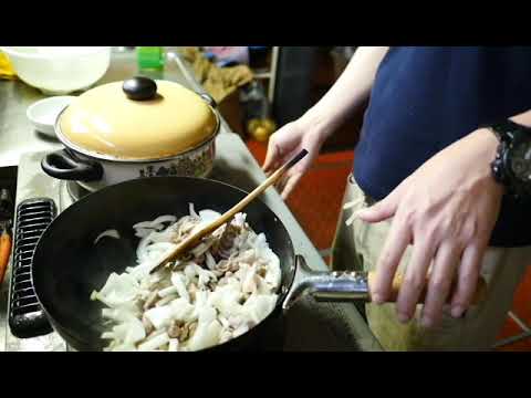 キャベツ、玉ねぎ、豚肉のパスタ