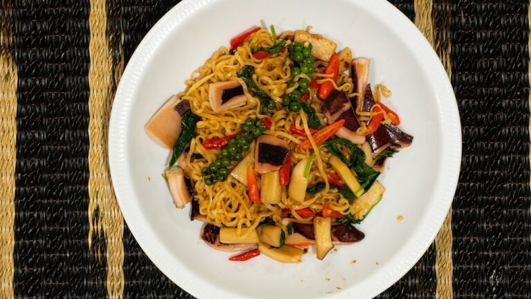 【タイ】タイ風焼きそば？「イカを使ったMAMAの汁無し麺」の作り方