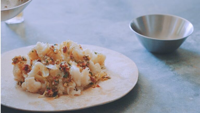 丸蒸しカリフラワータプナードソース｜冷水希三子さんのレシピ