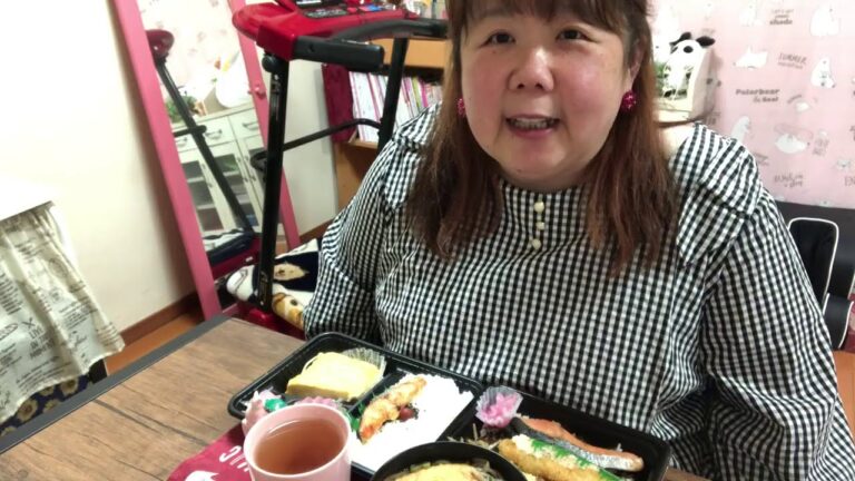 おでぶ❗️朝昼兼用御飯(お弁当🍱&きつね蕎麦🦊)を食べる❣️購入品紹介😊