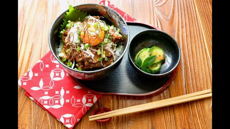 【簡単リメイクランチ】《調味料は4つだけ》ヤンニョムビーフ丼ー〜How to make Korean beef rice bowl〜