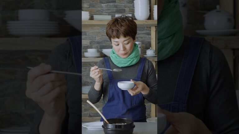 極ウマ出汁の辛くない「白いスンドゥブチゲ」の作り方 | Mashed Tofu Stew Recipe #shorts