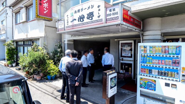 働く男達が昼休憩に吸い込まれるラーメン食堂！サラリーマンと常連で溢れかえる広島岡山の労働メシ５選！