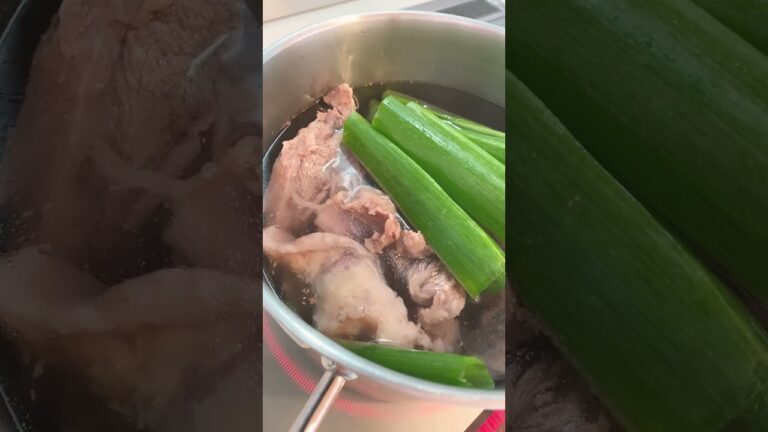 牛すじカレー作り中