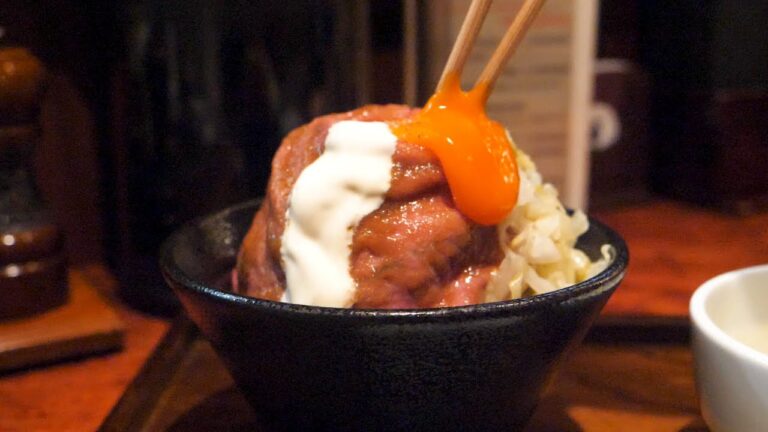 これぞ「肉の山」！A5ランクの和牛を豪快に盛った東京のローストビーフ丼【Tastemade Spotlight】