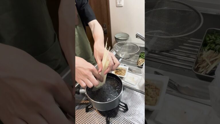 【はし飯】そうめんは薬味に添えるだけ。【夏の風物詩】#shorts #はしけん家 #積分サークル #料理男子