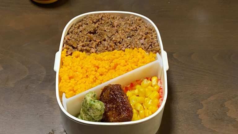 ミックスそぼろ弁当にコーン。ちゃんと見せてくれ　#Shorts