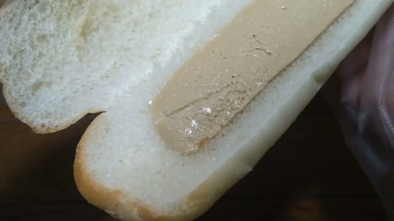 フジパン　ロングスティック　カフェオレ　ソフトフランスパン　カフェオレクリームを使用しています。　322kcal(１個当たり）