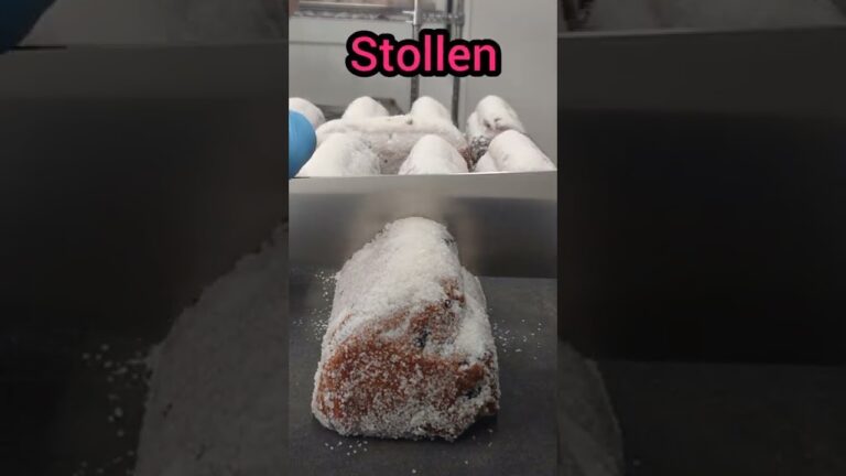 ドライフルーツとアーモンドの「シュトレン」